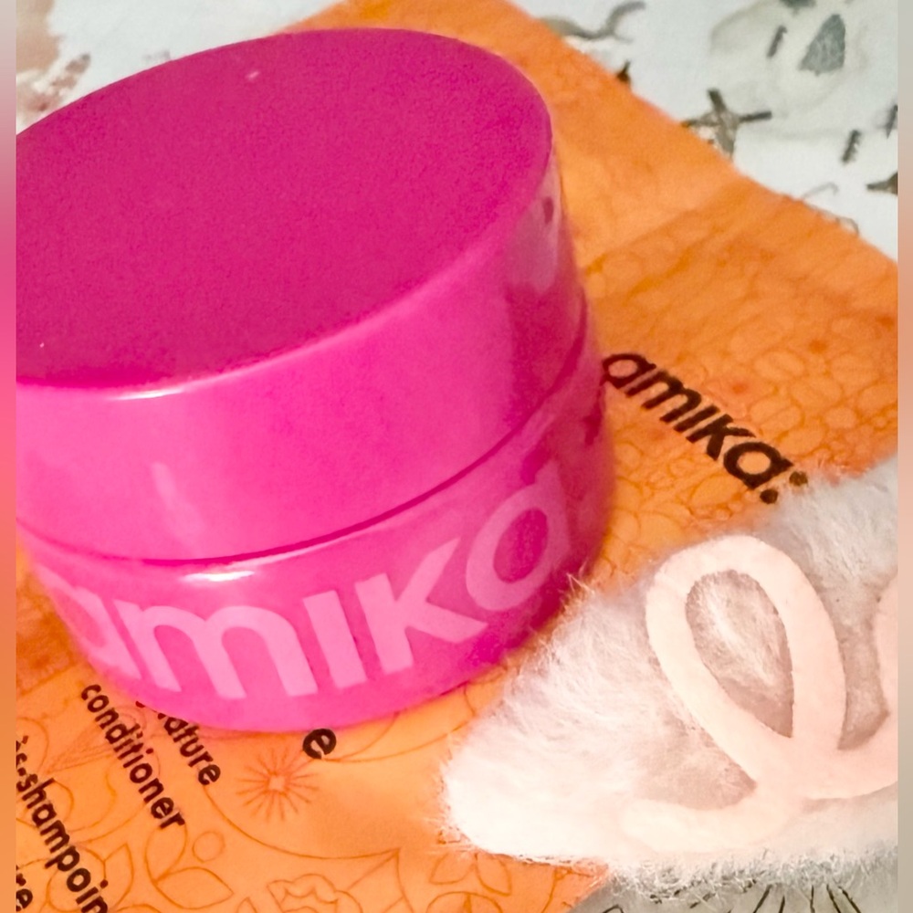 Amika Big Embrace Body Butter Dlx Sample
